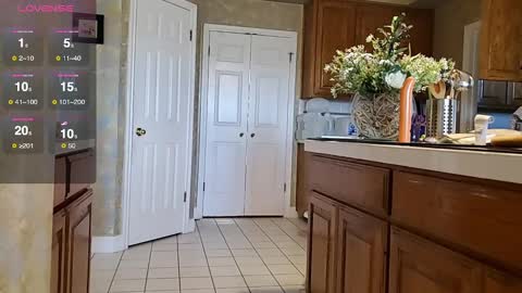 Nicole Asahi online show from 02/02/25, 08:30