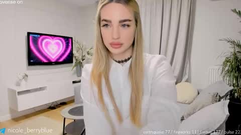 Nicole online show from 11/07/25, 09:26