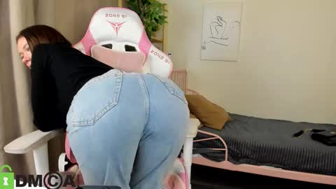 GMT7TueWedThSu 0300am-0900am. Sa 1000am-0400pm online show from 10/26/25, 08:04