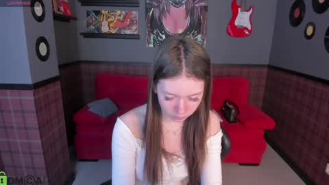 Snapshot of nicole_charm chatting on 04/29/26, 01:59 GMT7TueWedThSu 0300am-0900am. Sa 1000am-0400pm online show from 04/29/26, 01:59