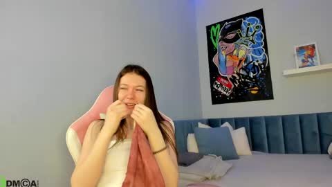 Snapshot of nicole_charm chatting on 05/05/26, 11:02 GMT7TueWedThSu 0300am-0900am. Sa 1000am-0400pm online show from 05/05/26, 11:02