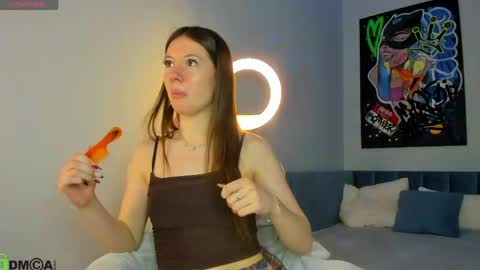 Snapshot of nicole_charm chatting on 06/06/26, 06:07 GMT7TueWedThSu 0300am-0900am. Sa 1000am-0400pm online show from 06/06/26, 06:07