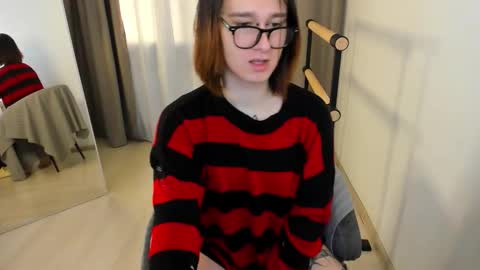 Nicole online show from 10/10/25, 07:51