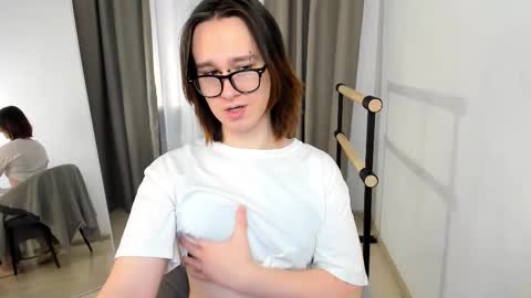 Nicole online show from 10/17/25, 10:40