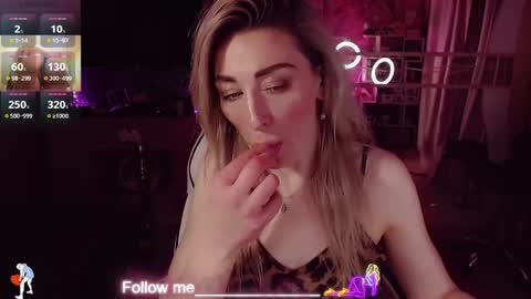 Snapshot of nicole_g0ld_ chatting on 04/26/26, 05:32 Nicole online show from 04/26/26, 05:32