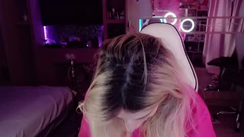 Snapshot of nicole_g0ld_ chatting on 06/16/26, 04:59 Nicole online show from 06/16/26, 04:59