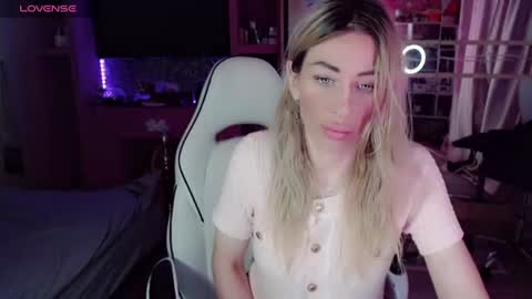 Snapshot of nicole_g0ld_ chatting on 06/21/26, 07:05 Nicole online show from 06/21/26, 07:05