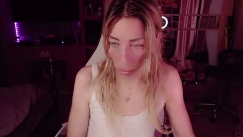 Snapshot of nicole_g0ld_ chatting on 07/01/26, 01:29 Nicole online show from 07/01/26, 01:29