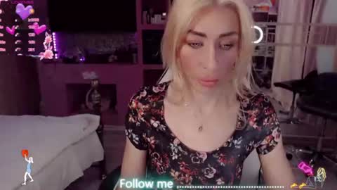 Snapshot of nicole_g0ld_ chatting on 07/19/26, 08:12 Nicole online show from 07/19/26, 08:12