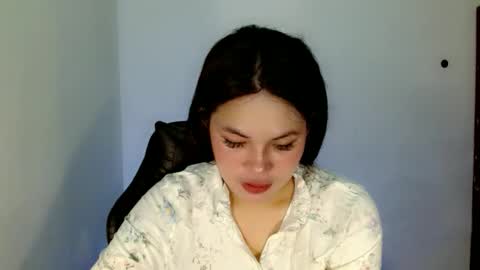 nicole_kiss01 online show from 10/17/25, 08:17