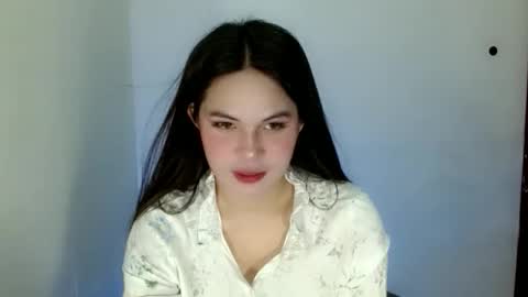 nicole_kiss01 online show from 10/27/25, 08:07
