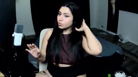 Snapshot of nicole_pretty_ chatting on 03/03/26, 06:52 Nicole online show from 03/03/26, 06:52