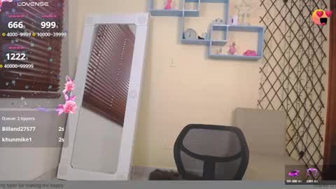 Nicole Santana online show from 09/15/25, 09:37