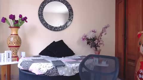 Nicole Santana online show from 02/24/26, 08:18