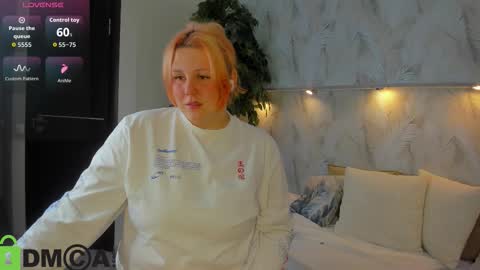 Nicole online show from 09/17/25, 12:12