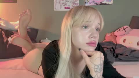 Snapshot of nicole_yo chatting on 05/16/26, 01:02 Mary online show from 05/16/26, 01:02