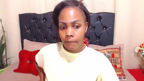 Snapshot of nicolechanell271 chatting on 12/18/24, 02:32 Nicole Chanel online show from 12/18/24, 02:32