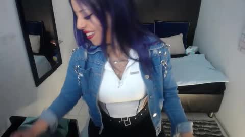 nicolee millerr online show from 09/16/25, 12:06