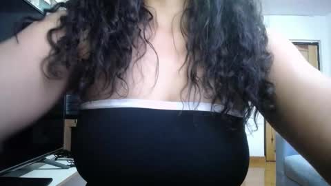 Nicole online show from 10/24/25, 09:44