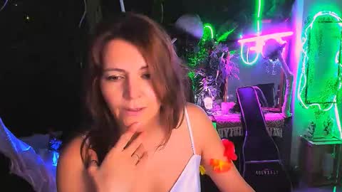 nicolehits online show from 11/30/25, 05:33