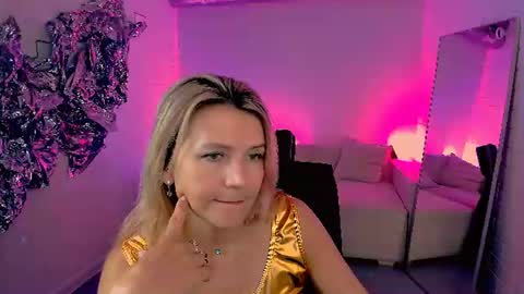 Snapshot of nicolehits chatting on 06/22/26, 01:52 nicolehits online show from 06/22/26, 01:52