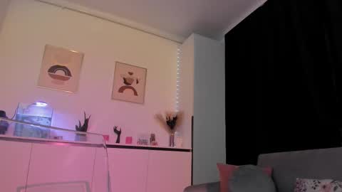 nicoleirisxxx online show from 10/16/25, 05:52