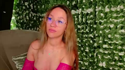 Snapshot of nicoleirisxxx chatting on 06/22/26, 05:59 nicoleirisxxx online show from 06/22/26, 05:59