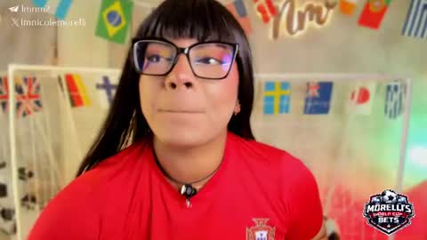 Snapshot of nicolemorelli2 chatting on 06/17/26, 02:18 Andrea give it a thumbs up please its important online show from 06/17/26, 02:18