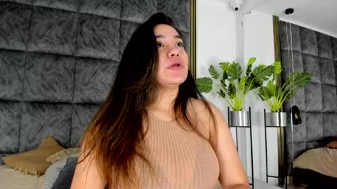 Snapshot of nicolesteelee chatting on 03/02/25, 10:05 Nicole online show from 03/02/25, 10:05