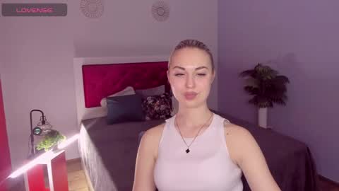 Snapshot of nicolestunning chatting on 05/14/26, 05:20 NicoleStunning online show from 05/14/26, 05:20