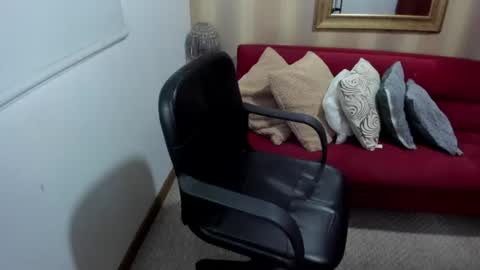 Snapshot of nicolettcolin chatting on 06/17/26, 06:42 Nicolettcolin online show from 06/17/26, 06:42