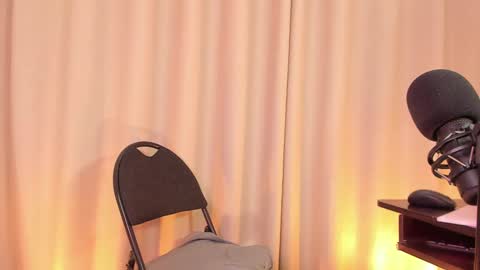 Snapshot of nicolette_tay chatting on 02/08/25, 07:59 Nicol online show from 02/08/25, 07:59