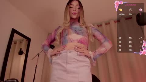 Snapshot of nicolette_tay chatting on 02/24/25, 04:05 Nicol online show from 02/24/25, 04:05