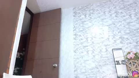 nicolle4 online show from 07/19/26, 10:02