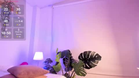 nicolle_evanss_ online show from 03/28/26, 05:07