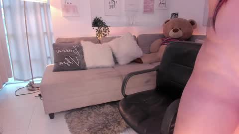 Snapshot of nicolle_foxy chatting on 02/26/25, 08:22 Nicolle online show from 02/26/25, 08:22