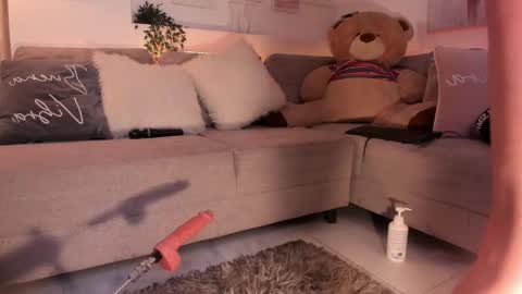 Snapshot of nicolle_foxy chatting on 02/26/25, 11:26 Nicolle online show from 02/26/25, 11:26