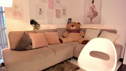 Snapshot of nicolle_foxy chatting on 03/06/25, 08:16 Nicolle online show from 03/06/25, 08:16