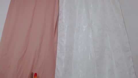 Snapshot of nicolle_gomes chatting on 09/22/25, 05:09 nicolle gomes online show from 09/22/25, 05:09