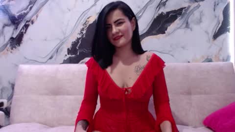 nicolle gomes online show from 11/18/25, 10:47