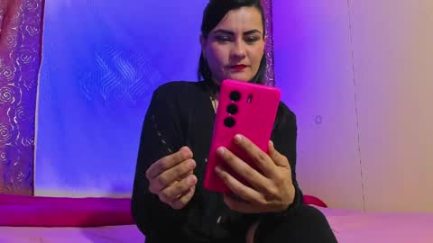 nicolle gomes online show from 04/28/26, 02:27