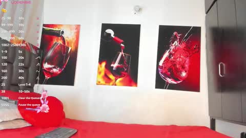 nicolle_hanks1 online show from 10/18/25, 02:03