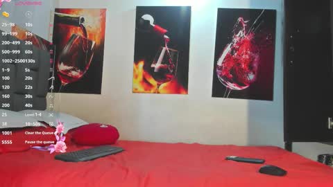 nicolle_hanks1 online show from 10/25/25, 01:24