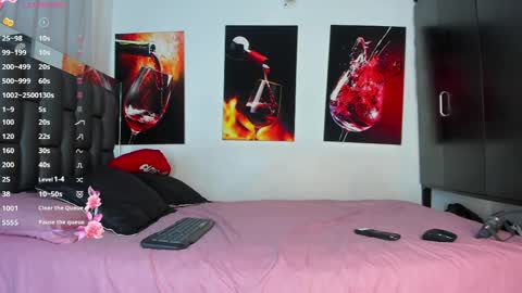 nicolle_hanks1 online show from 04/21/26, 02:51