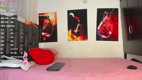 Snapshot of nicolle_hanks1 chatting on 04/25/26, 02:25 nicolle_hanks1 online show from 04/25/26, 02:25