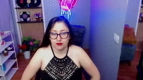 Snapshot of nicolle_silva chatting on 07/19/26, 11:47 Nicolle online show from 07/19/26, 11:47