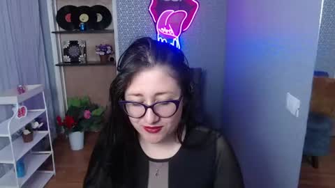 Snapshot of nicolle_silva chatting on 07/28/26, 11:39 Nicolle online show from 07/28/26, 11:39