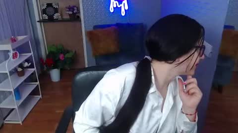 Snapshot of nicolle_silva chatting on 07/29/26, 11:41 Nicolle online show from 07/29/26, 11:41