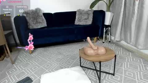 Nicolle Lima online show from 09/30/25, 01:32