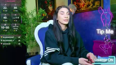 Nicolle online show from 11/14/25, 10:47